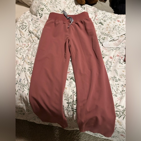 FIGS Livingston High Waisted Scrub Pants - Picture 7 of 9